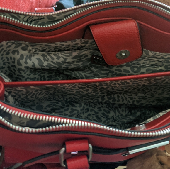 Guess hand - Picture 4 of 5